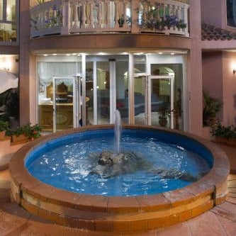 Hotel Trevi Riccione, in centro sul mare con cucina