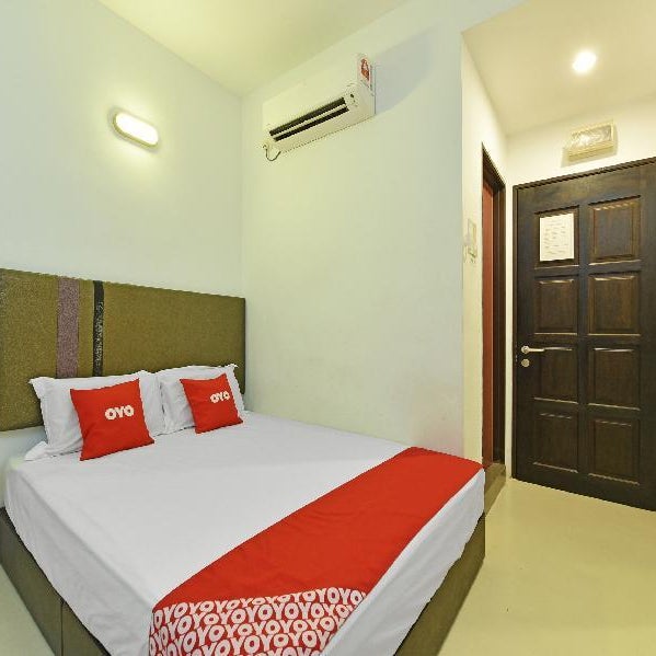 Capital O 90556 Hotel Cherita Rooms Thumbnail