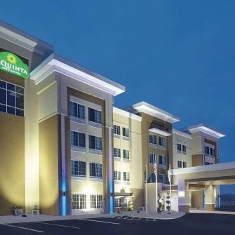 La Quinta Inn & Suites by Wyndham Springfield Thumbnail