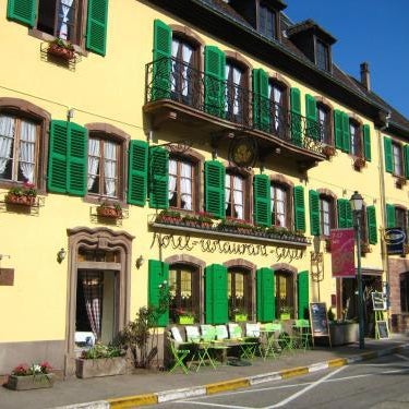 Logis Hôtel-Restaurant Aux Trois Roses