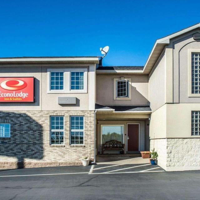 Econo Lodge Inn & Suites Airport Thumbnail