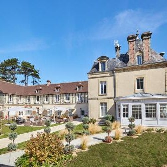 Les Villas d'Arromanches, Teritoria