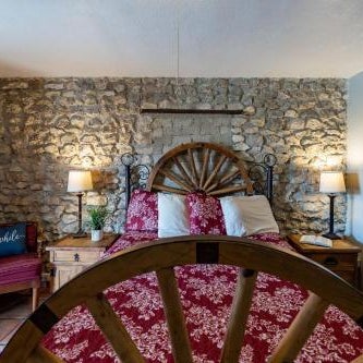 The Historic Leakey Inn Thumbnail