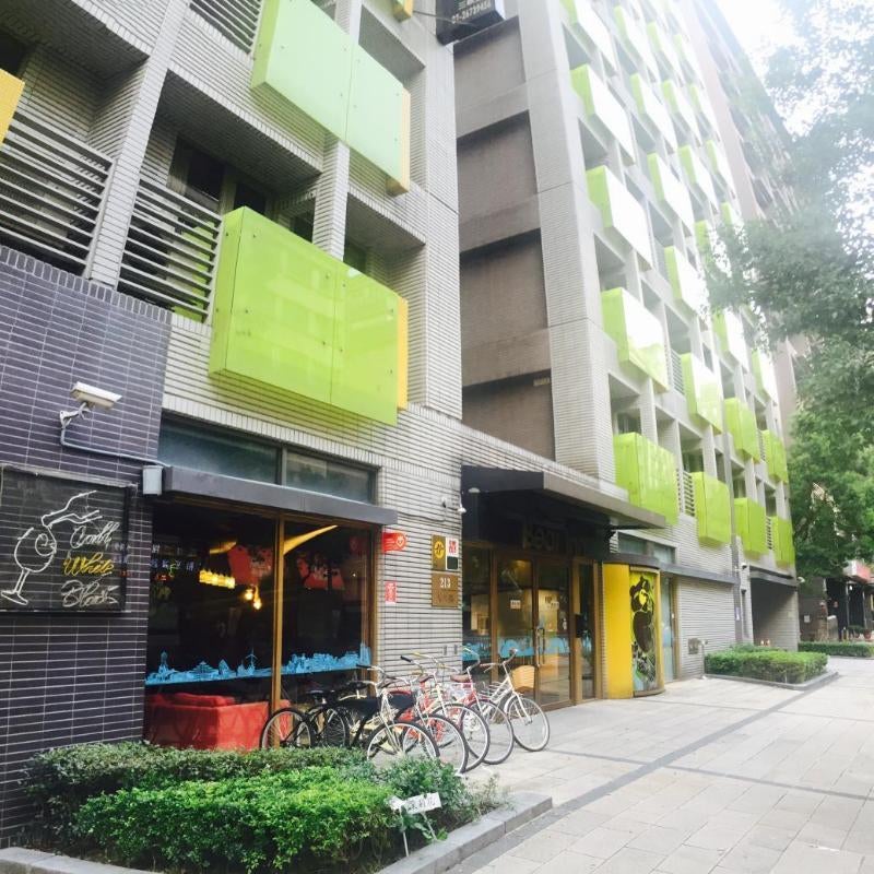 Bear hotel Thumbnail