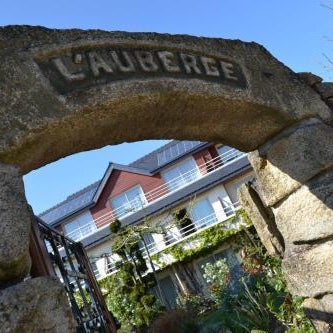 Logis L'Auberge - Maison Glenn Anna