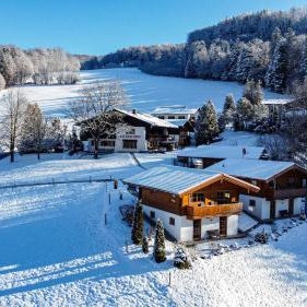 Hotel & Chalets Lampllehen