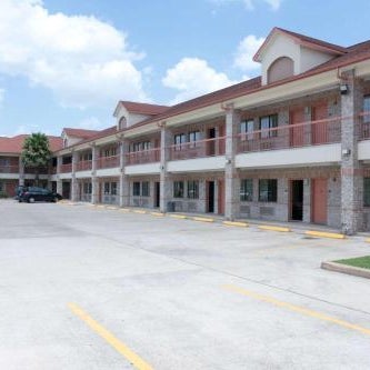 Super 8 by Wyndham Stafford Sugarland Area Thumbnail