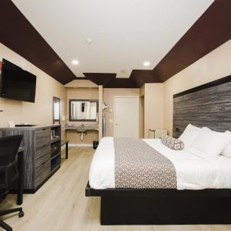 Sapphire Inn & Suites Thumbnail
