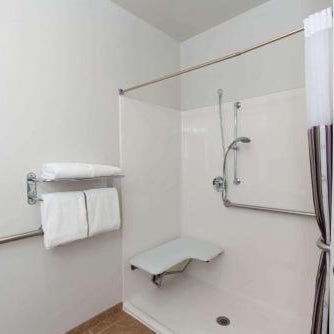 La Quinta Inn & Suites by Wyndham Rifle Thumbnail
