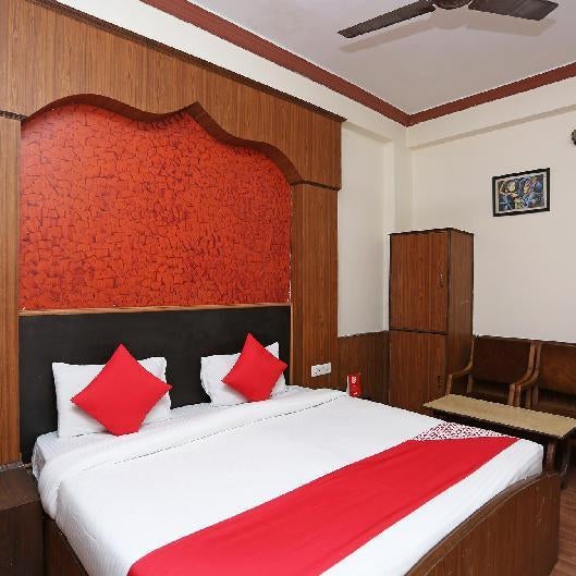 Hotel O Dolphin