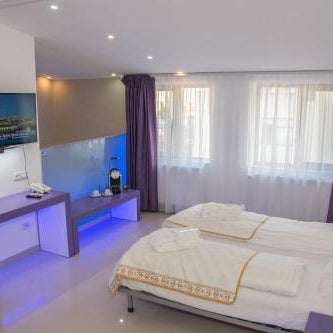 Hotel Christina Plus