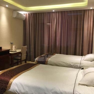 Bai Nian Sheng Shi Hotel