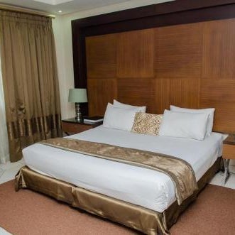 Hotel 2001