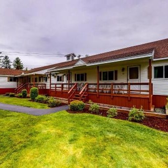 Riverbank Motel and Cabins Managed by Vacasa Thumbnail