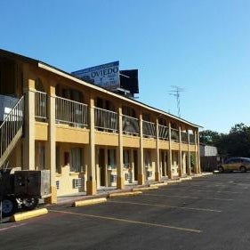 Carefree Inn Flatonia Thumbnail