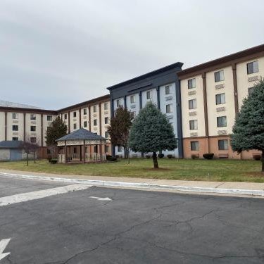 Days Inn and Suites by Wyndham Hammond, IN Thumbnail