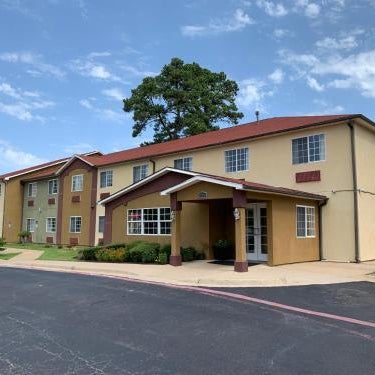 HomeTown Inn & Suites Thumbnail