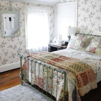 The Coolidge Corner Guest House: A Brookline Bed and Breakfast Thumbnail