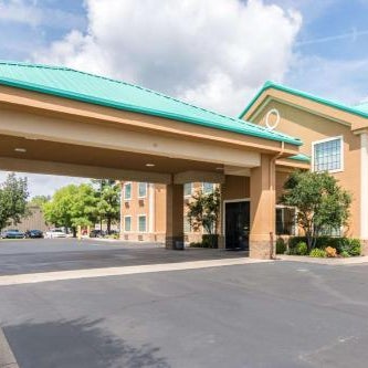 Quality Inn & Suites Alma - Fort Smith Northeast Thumbnail