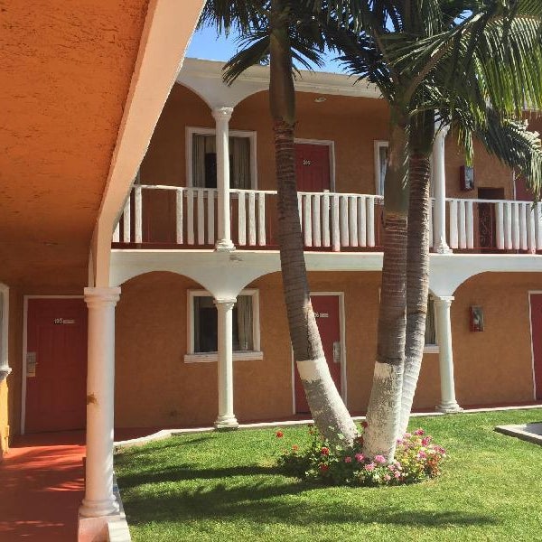Paradise Inn & Suites Thumbnail