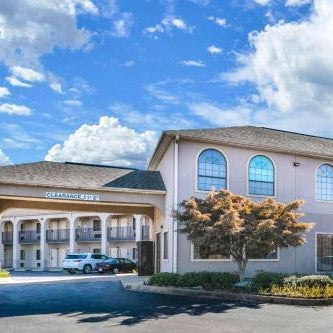 Econo Lodge Inn & Suites Thumbnail