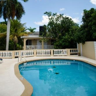 Hotel Paradise on the Rocks Thumbnail