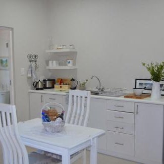 Two Vines Studio Apartment, with Aircon