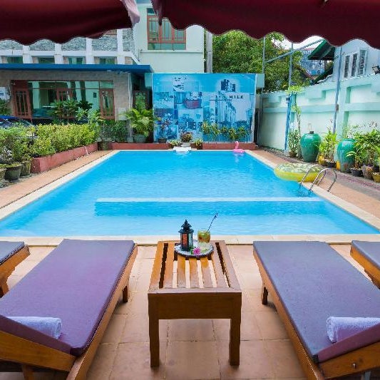 Ten Mile Hotel