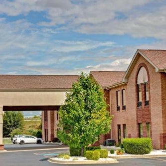 Days Inn & Suites by Wyndham Louisville SW Thumbnail