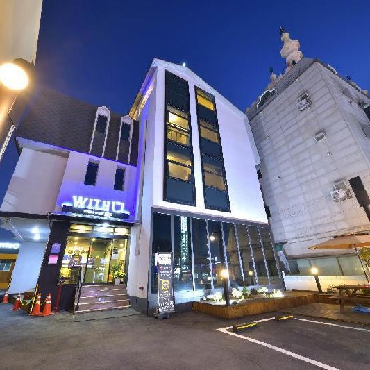 With U Hotel & Guesthouse