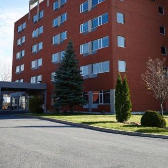 Le Dauphin MontrÃ©al-Longueuil Thumbnail