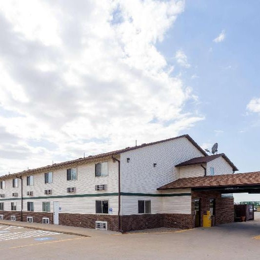 Super 8 by Wyndham Mendota I-39 Thumbnail