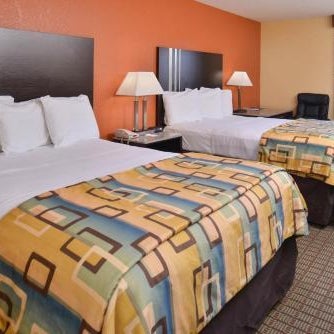 Douglas Inn & Suites Cleveland Thumbnail