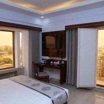 White Palace Hotel Thumbnail