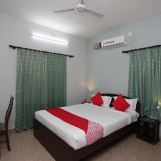 Itsy Hotels Sidhartha Residency