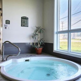 Super 8 by Wyndham Trois-Rivieres Thumbnail