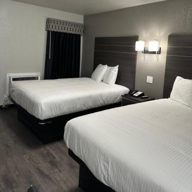 Sleepy Traveler Motel Thumbnail