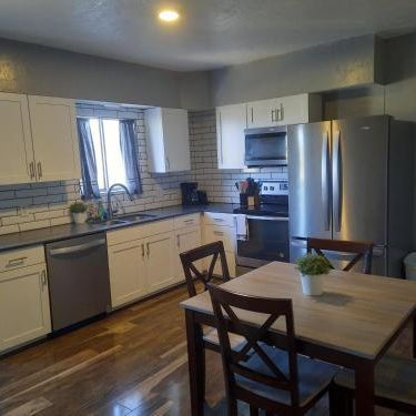 Downtown Bungalow- 2 bedroom Thumbnail