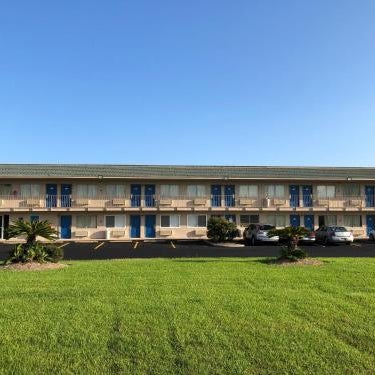 Motel 6-Clute, TX Thumbnail