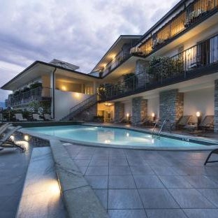 Hotel La Perla Thumbnail