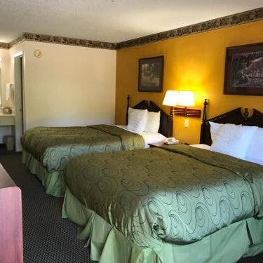 Clairmont Inn & Suites - Warren Thumbnail