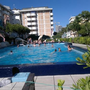 Hotel AMALFI & Restaurant Karaoke Bar