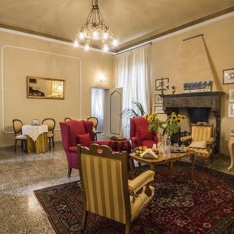 Relais San Lorenzo Historic Centre Rooms & Suites