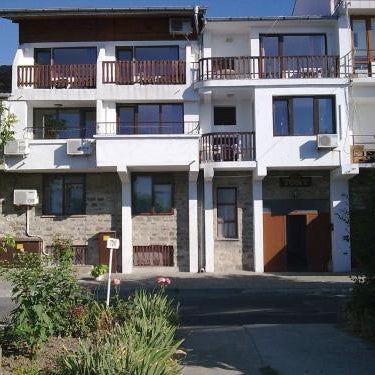 Guest House Tony Thumbnail