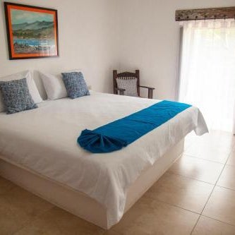 La Familia Thumbnail