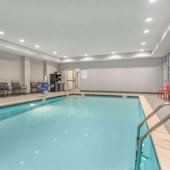 La Quinta by Wyndham Bloomington Thumbnail