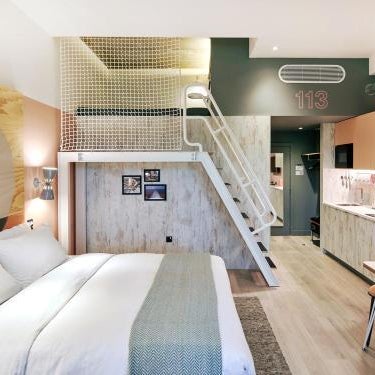 room2 Southampton Hometel Thumbnail