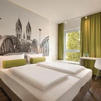 Super 8 by Wyndham Hamburg Mitte Thumbnail