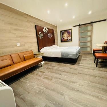 Casa Blanca Inn & Suites Whittier Thumbnail