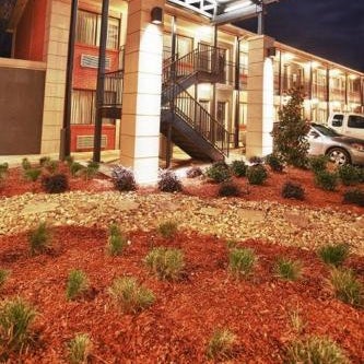 12 Oaks Hotel